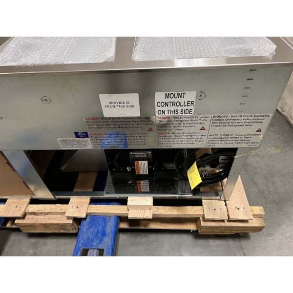 Scratch and Dent Vollrath FC-HCF-04208 Four Well Modular Drop-In Hot / Cold / Freeze Food Well with Manual Manifold Drain - 120/208-240V
