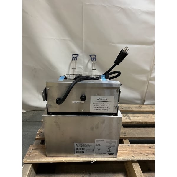 Scratch and Dent Globe PF10E 10 lb. Electric Countertop Fryer