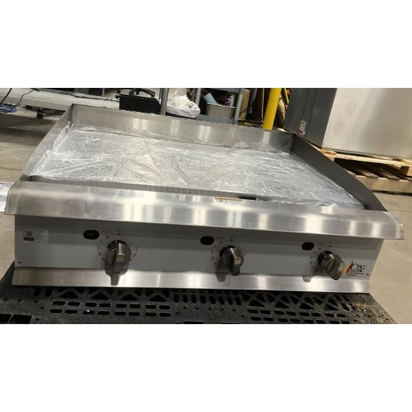 Scratch and Dent Cooking Performance Group GT-CPG-36-NL 36" Gas Countertop Griddle with Flame Failure Protection and Thermostatic Controls - 90,000 BTU