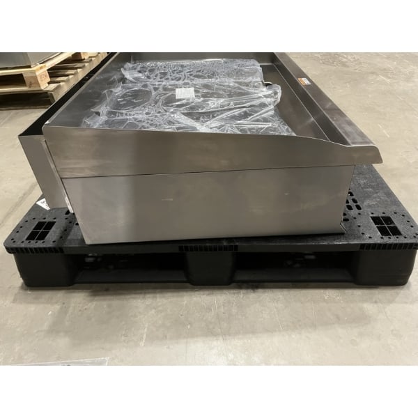 Scratch and Dent Cooking Performance Group GT-CPG-36-NL 36" Gas Countertop Griddle with Flame Failure Protection and Thermostatic Controls - 90,000 BTU