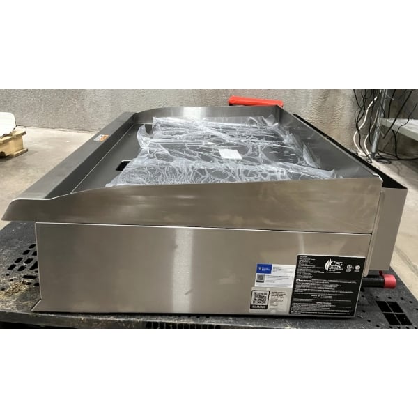Scratch and Dent Cooking Performance Group GT-CPG-36-NL 36" Gas Countertop Griddle with Flame Failure Protection and Thermostatic Controls - 90,000 BTU