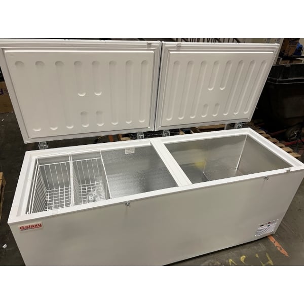 Scratch and Dent Galaxy CF25HC Commercial Chest Freezer - 23.6 cu.ft.