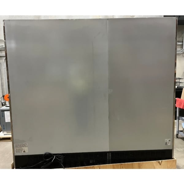 Scratch and Dent Avantco SS-3R-HC 81 5/16" Stainless Steel Solid Door Reach-In Refrigerator