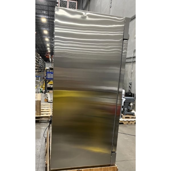 Scratch and Dent Avantco SS-3R-HC 81 5/16" Stainless Steel Solid Door Reach-In Refrigerator