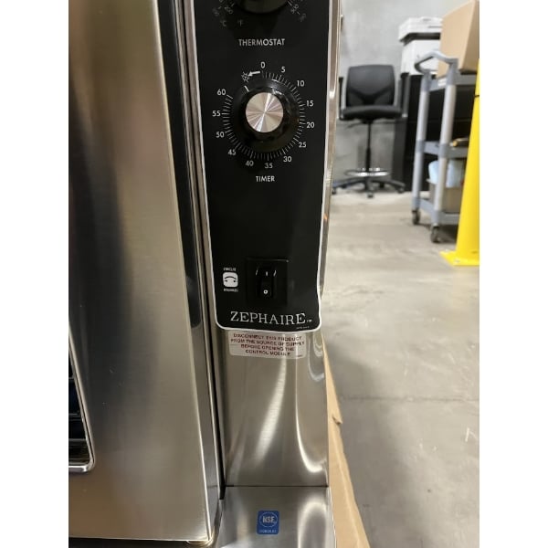 Scratch and Dent Blodgett ZEPHAIRE-200-E Single Deck Full Size Bakery Depth Electric Convection Oven with Draft Diverter -220/240V, 3 Phase, 11kW