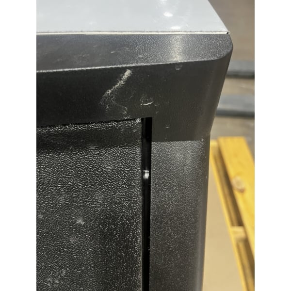 Scratch and Dent Avantco Ice UC-H-280-A 26" Air-Cooled Undercounter Half Cube Ice Machine with 80 lb. Storage Bin - 299 lb., 115V