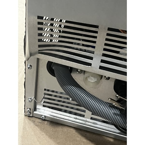 Scratch and Dent Avantco Ice UC-H-280-A 26" Air-Cooled Undercounter Half Cube Ice Machine with 80 lb. Storage Bin - 299 lb., 115V