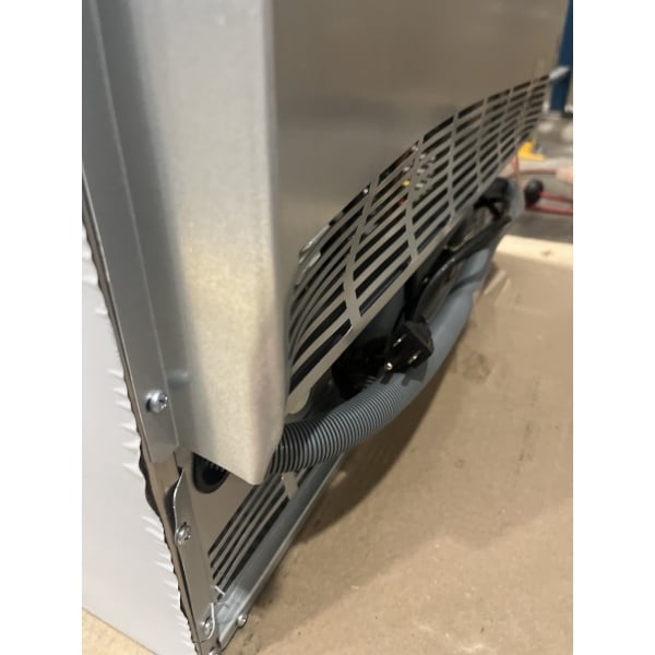Scratch and Dent Avantco Ice UC-H-280-A 26" Air-Cooled Undercounter Half Cube Ice Machine with 80 lb. Storage Bin - 299 lb., 115V