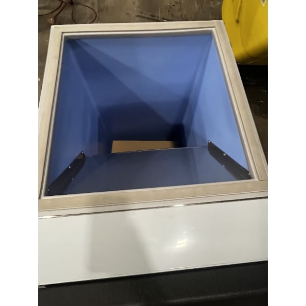 Scratch and Dent Avantco Ice BIN23022 22" Ice Storage Bin - 275 lb.