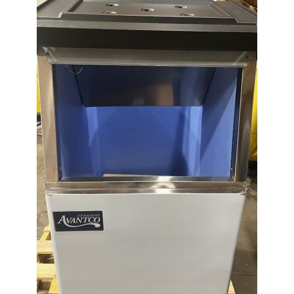 Scratch and Dent Avantco Ice BIN23022 22" Ice Storage Bin - 275 lb.