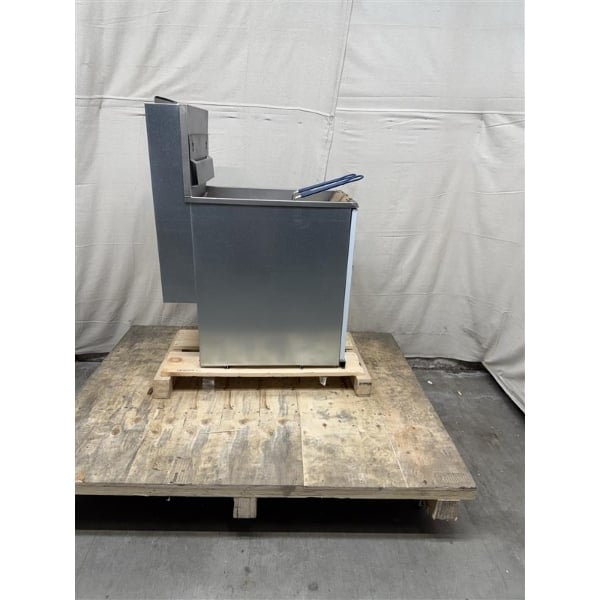 Scratch and Dent Pitco® 40D Natural Gas 40-45 lb. Stainless Steel Floor Fryer