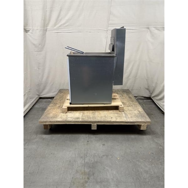 Scratch and Dent Pitco® 40D Natural Gas 40-45 lb. Stainless Steel Floor Fryer