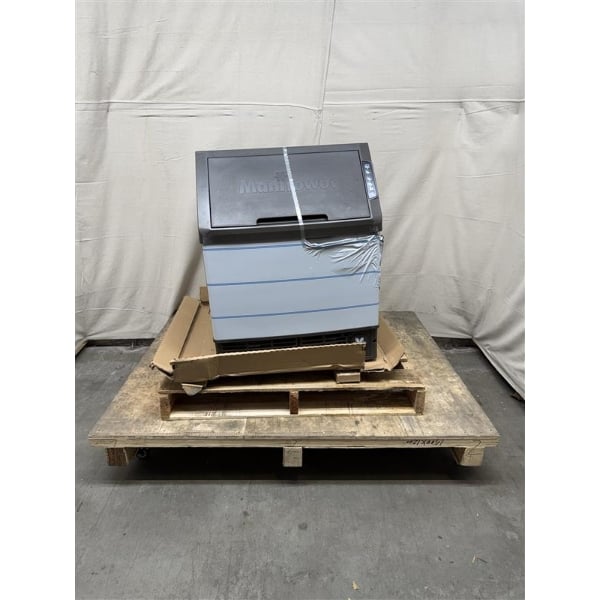 Scratch and Dent Manitowoc UDP0240A-161B NEO 26" Air-Cooled Undercounter Full Dice Cube Ice Machine with 90 lb. Storage Bin - 240 lb., 115V
