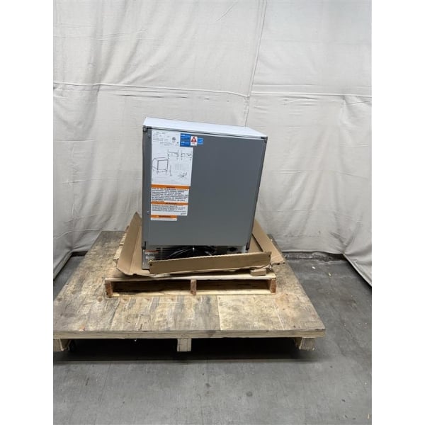 Scratch and Dent Manitowoc UDP0240A-161B NEO 26" Air-Cooled Undercounter Full Dice Cube Ice Machine with 90 lb. Storage Bin - 240 lb., 115V