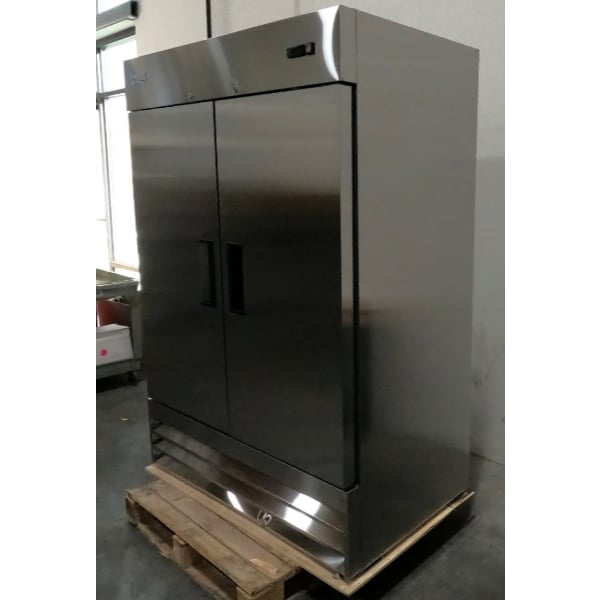 Scratch and Dent Avantco A-49R-HC 54" Solid Door Reach-In Refrigerator