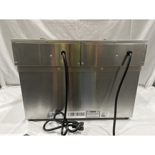 Scratch and Dent Avantco F202 30 lb. Dual Tank Medium-Duty Electric Countertop Fryer - 208-240V, 5400/7200W