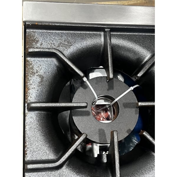 Scratch and Dent Avantco Chef Series CAG-R-4-24 24" 4 Burner Gas Countertop Range - 100,000 BTU