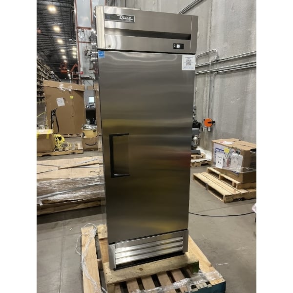 Scratch and Dent True T-19-HC 27" One Section Solid Door Reach-In Refrigerator