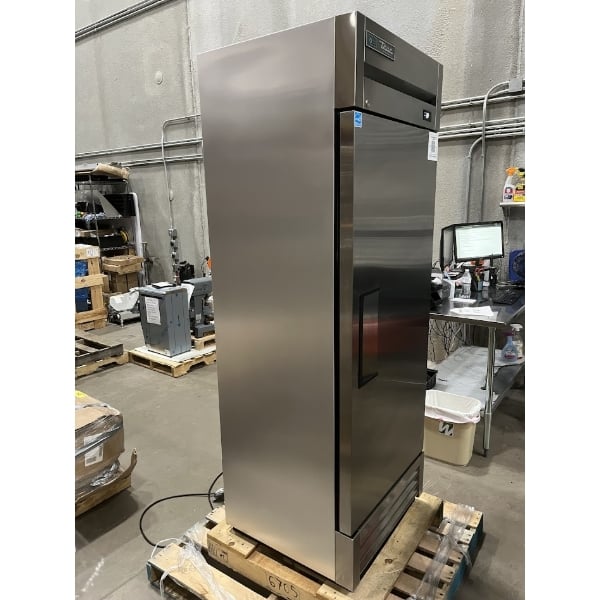 Scratch and Dent True T-19-HC 27" One Section Solid Door Reach-In Refrigerator