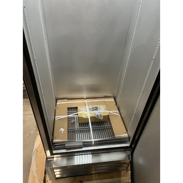 Scratch and Dent True T-19-HC 27" One Section Solid Door Reach-In Refrigerator