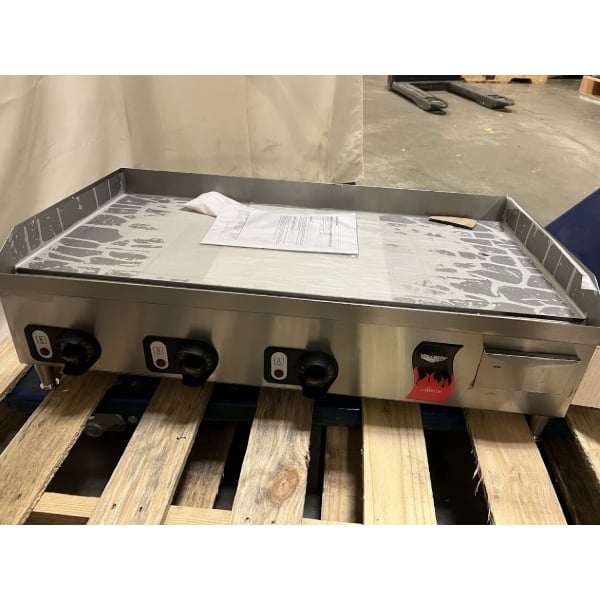 Scratch and Dent Vollrath 40717 Cayenne 36" Thermostatic Electric Griddle - 220V