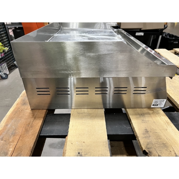 Scratch and Dent Avantco EG30N 30" Electric Countertop Griddle - 208/240V, 3.3 kW-4.5 kW