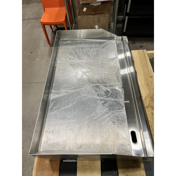 Scratch and Dent Avantco EG30N 30" Electric Countertop Griddle - 208/240V, 3.3 kW-4.5 kW