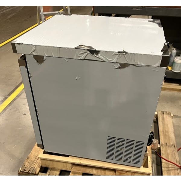 Scratch and Dent Avantco AU-27F 27" Undercounter Freezer