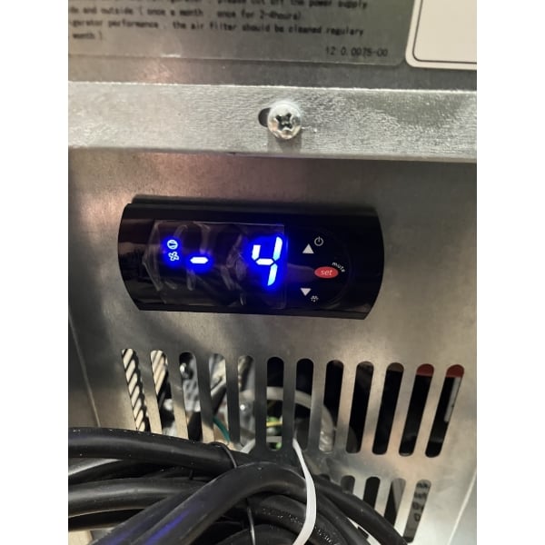 Scratch and Dent Avantco AU-27F 27" Undercounter Freezer