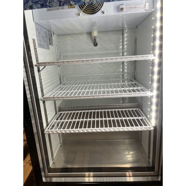 Scratch and Dent Avantco CRM-7-HC White Countertop Display Refrigerator with Swing Door - 4.1 Cu. Ft.
