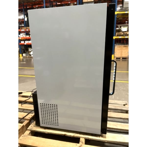 Scratch and Dent Avantco CRM-7-HC White Countertop Display Refrigerator with Swing Door - 4.1 Cu. Ft.