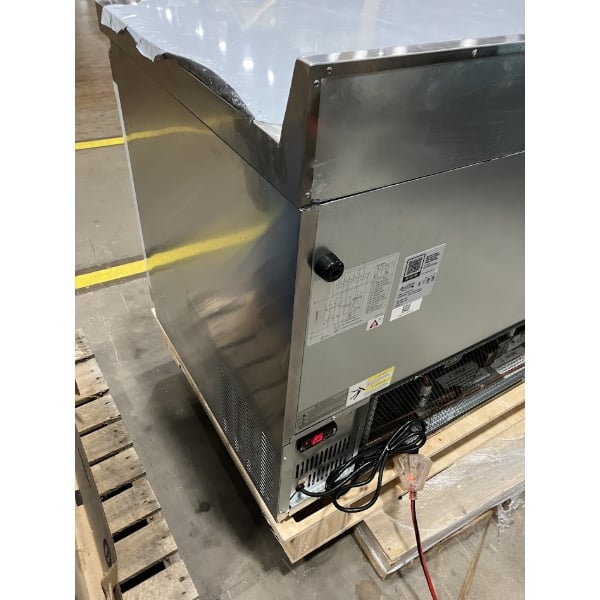 Scratch and Dent Avantco AWT-60F 60" Worktop Freezer with 3 1/2" Backsplash