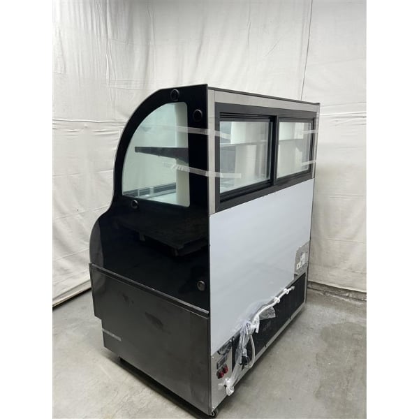 Scratch and Dent Avantco CAC-48 47 3/16" Black Curved Dual Service Refrigerated Air Curtain Merchandiser - 115V