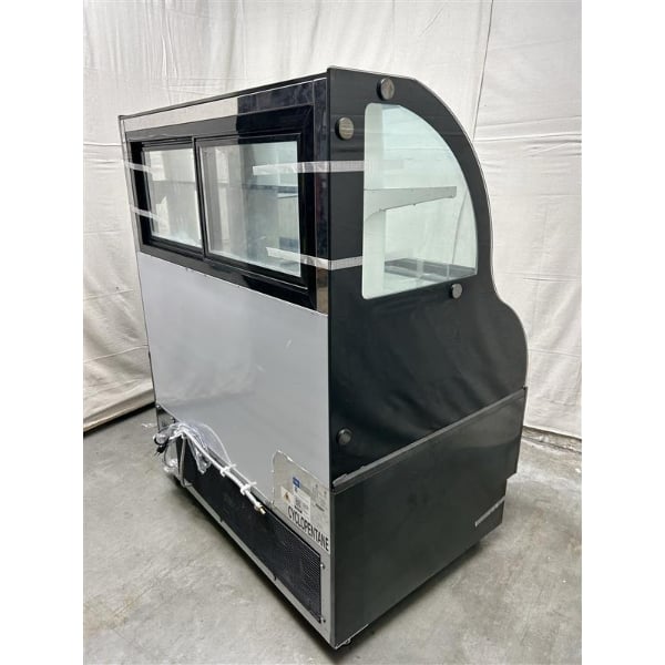Scratch and Dent Avantco CAC-48 47 3/16" Black Curved Dual Service Refrigerated Air Curtain Merchandiser - 115V
