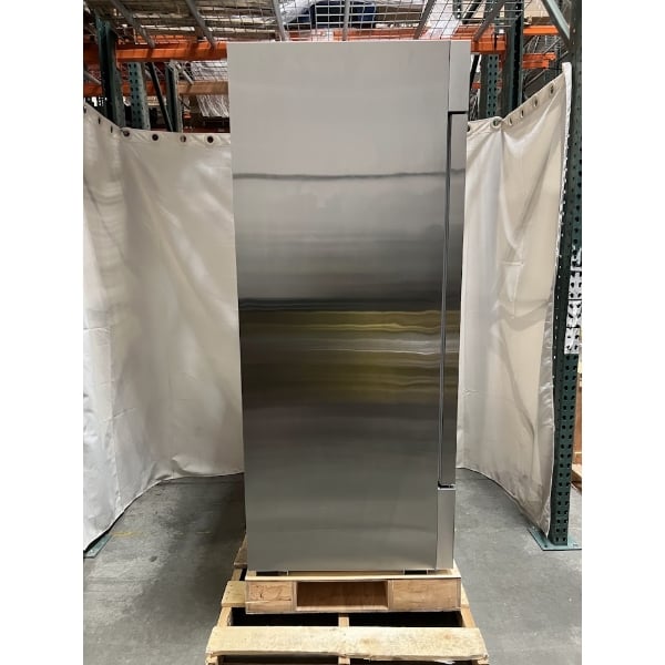 Scratch and Dent Avantco A-49F-HC 54" Solid Door Reach-In Freezer