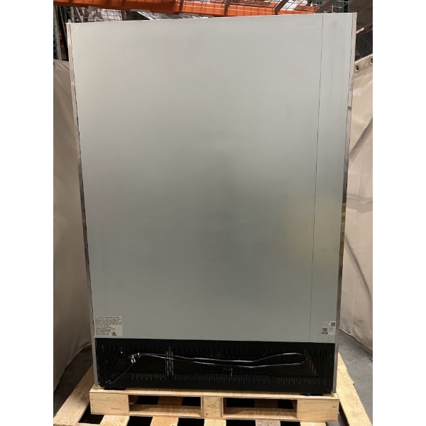 Scratch and Dent Avantco A-49F-HC 54" Solid Door Reach-In Freezer