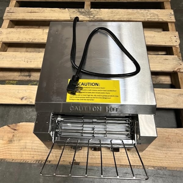 Scratch and Dent Avantco T3300B Commercial 10" Wide Conveyor Toaster with 3" Opening - 208V, 3300W, 800 Slices per Hour