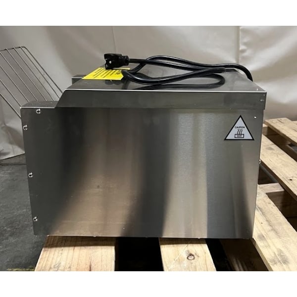 Scratch and Dent Avantco T3300B Commercial 10" Wide Conveyor Toaster with 3" Opening - 208V, 3300W, 800 Slices per Hour