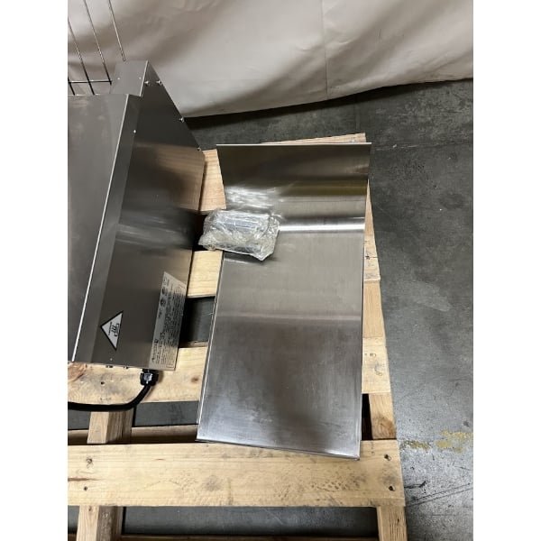 Scratch and Dent Avantco T3300B Commercial 10" Wide Conveyor Toaster with 3" Opening - 208V, 3300W, 800 Slices per Hour
