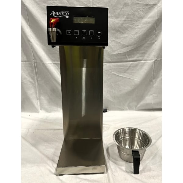 Scratch and Dent Avantco CMADAP Digital Automatic Airpot Coffee Maker - 120V, 1,500W