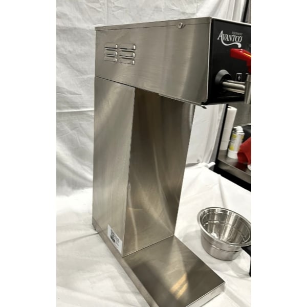 Scratch and Dent Avantco CMADAP Digital Automatic Airpot Coffee Maker - 120V, 1,500W