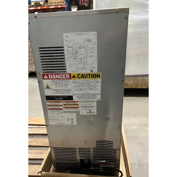 Scratch and Dent Manitowoc UCP0050A 14 3/4" Air-Cooled Undercounter Gourmet Cube Ice Machine with 25 lb. Storage - 52 lb., 115V