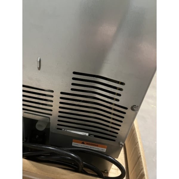 Scratch and Dent Manitowoc UCP0050A 14 3/4" Air-Cooled Undercounter Gourmet Cube Ice Machine with 25 lb. Storage - 52 lb., 115V