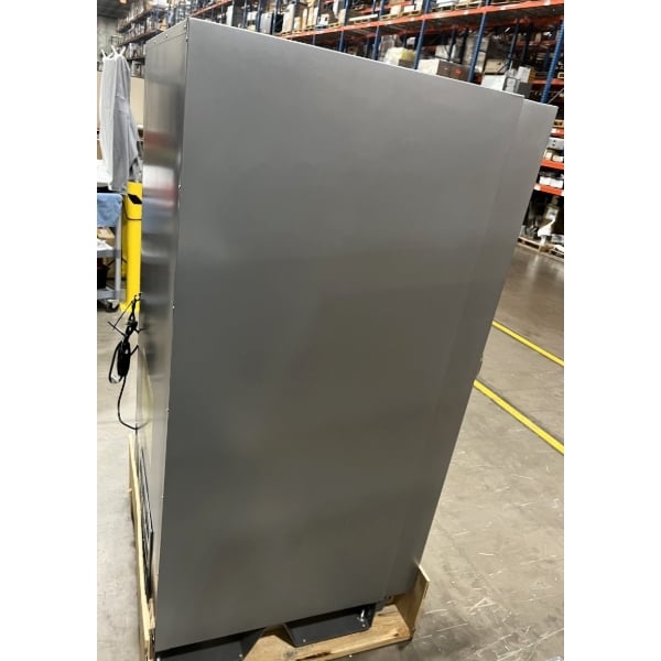 Scratch and Dent Seaga ENV5B 40-Item Refrigerated Vending Machine / Beverage Merchandiser
