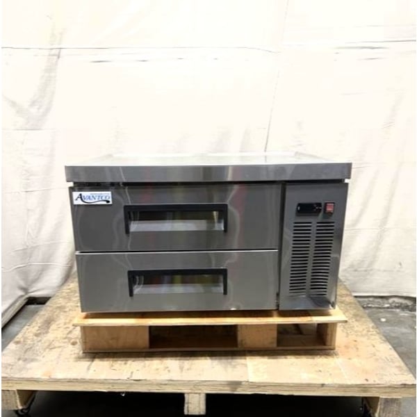 Scratch and Dent Avantco CBE-36-HC 36" 2 Drawer Refrigerated Chef Base