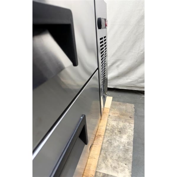 Scratch and Dent Avantco CBE-36-HC 36" 2 Drawer Refrigerated Chef Base