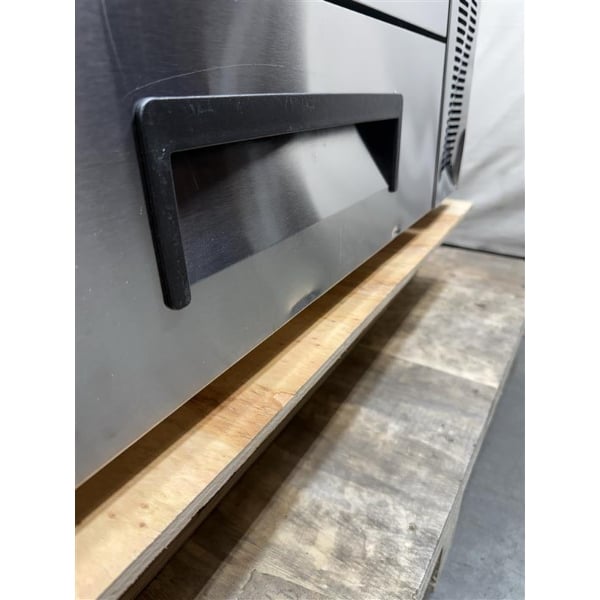 Scratch and Dent Avantco CBE-36-HC 36" 2 Drawer Refrigerated Chef Base