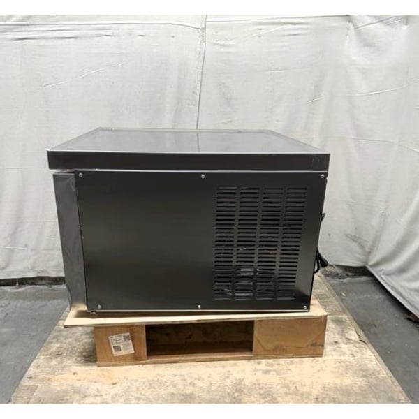 Scratch and Dent Avantco CBE-36-HC 36" 2 Drawer Refrigerated Chef Base