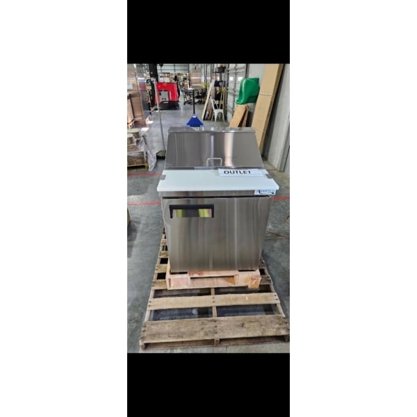 Scratch and Dent Avantco APT-27-HC 27" 1 Door Refrigerated Sandwich Prep Table