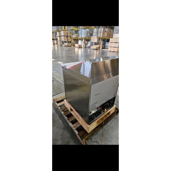 Scratch and Dent Avantco APT-27-HC 27" 1 Door Refrigerated Sandwich Prep Table